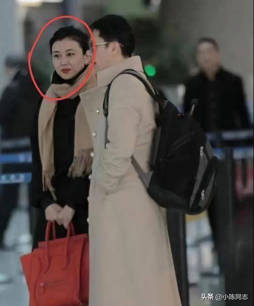 原来她是蔡国庆的妻子，漂亮有钱还不爱露面，生的俩儿子也很优秀