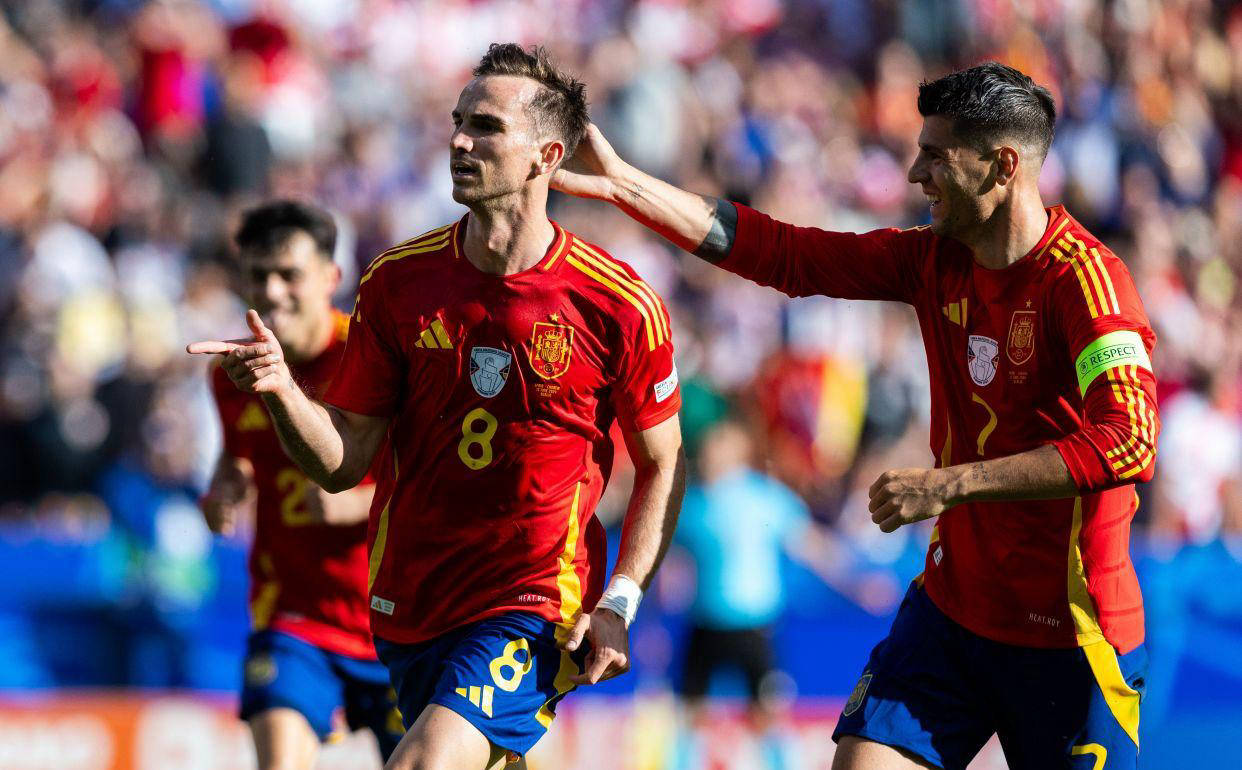 世界杯直播在线观看——高清足球直播平台推荐西班牙队后防惨遭3球狂灌美加墨世界杯夺冠梦想蒙尘网友纷纷质疑