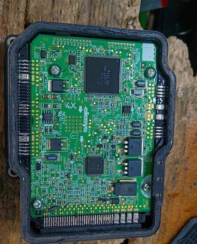 原创             为何俄罗斯不担心芯片、光刻机断供？除了中国，其他国家都不担心