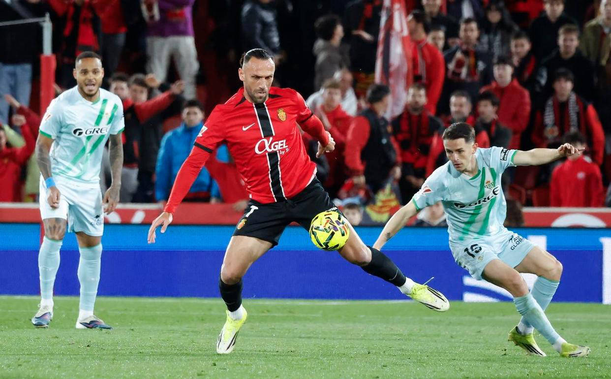 西班牙足球甲级联赛西甲最新积分榜更新：马竞0-3惨败贝蒂斯与瓦伦西亚皆获胜