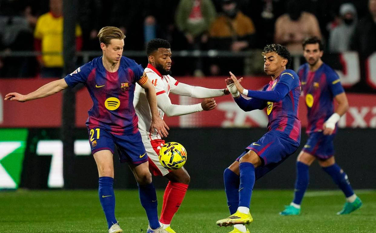 西甲最新积分榜揭晓：赫罗纳西班牙足球甲级联赛2-1爆冷巴萨巴萨正式失去榜首