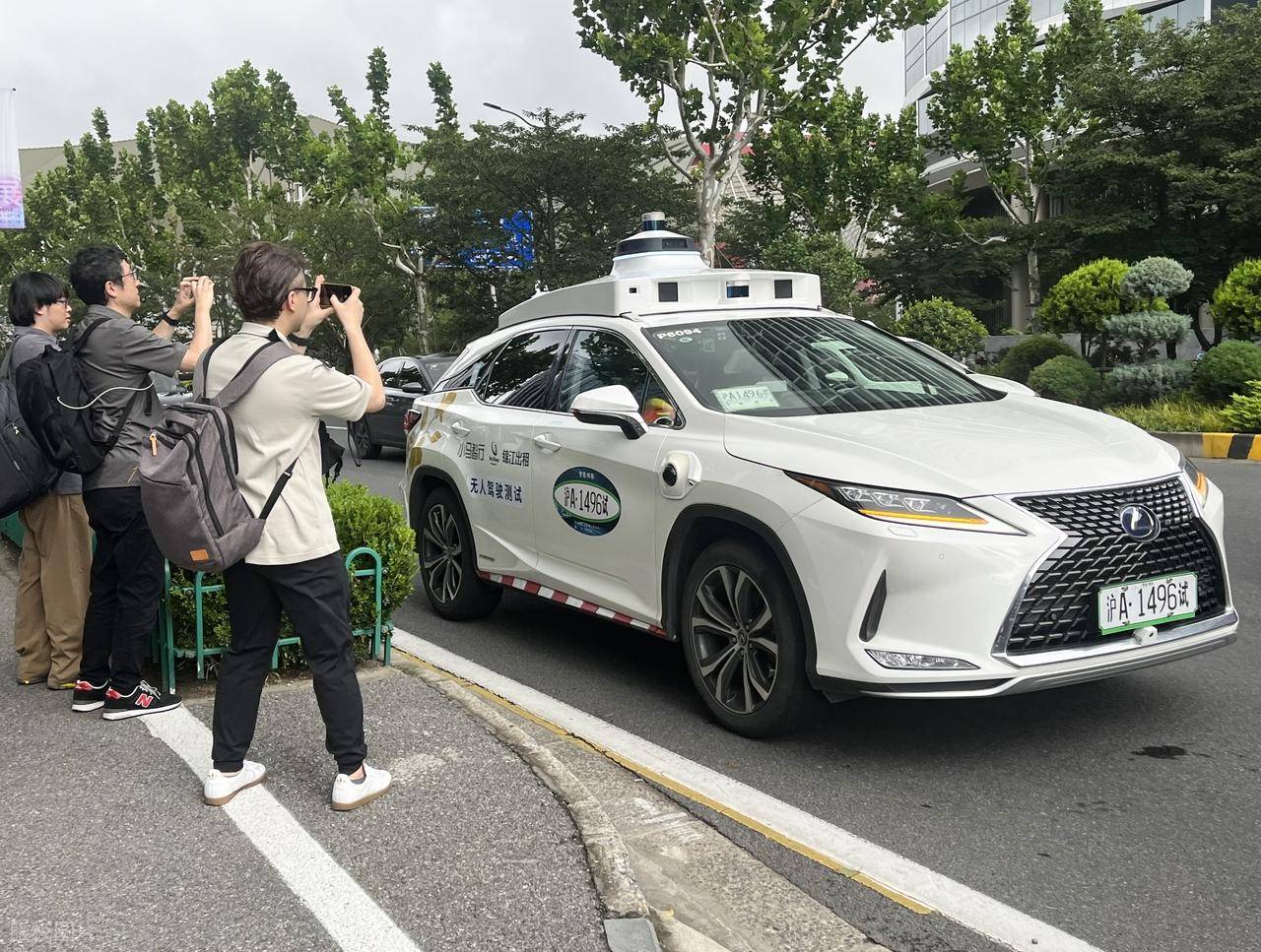 原创 特朗普连签三道命令,不许中国领先美国,万斯一句话暴露美国心思