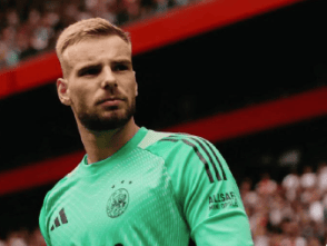 米兰体育解析阿贾克斯门将雅罗斯训练中膝伤