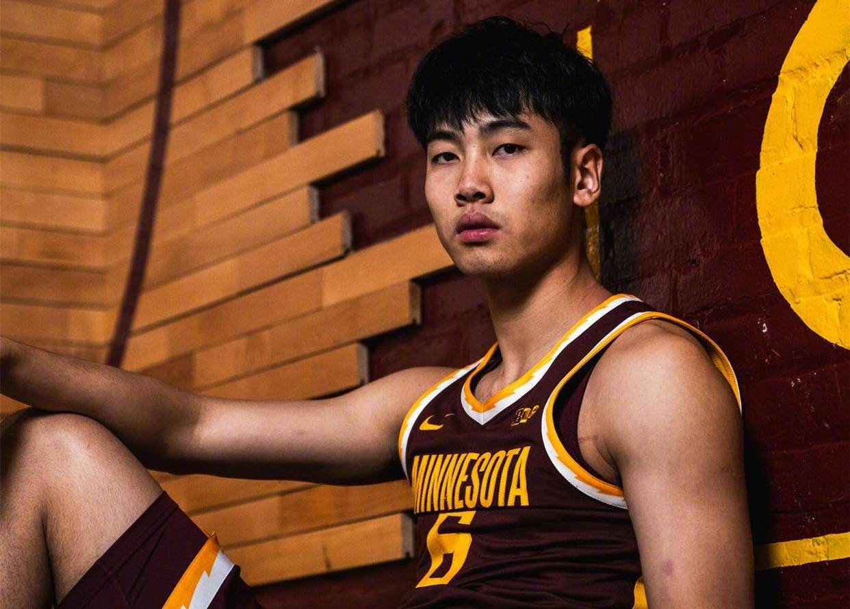 轰27+5!中国男篮19岁2米03新星闪耀：全美高中第25位创纪录CBA盘口与数据深