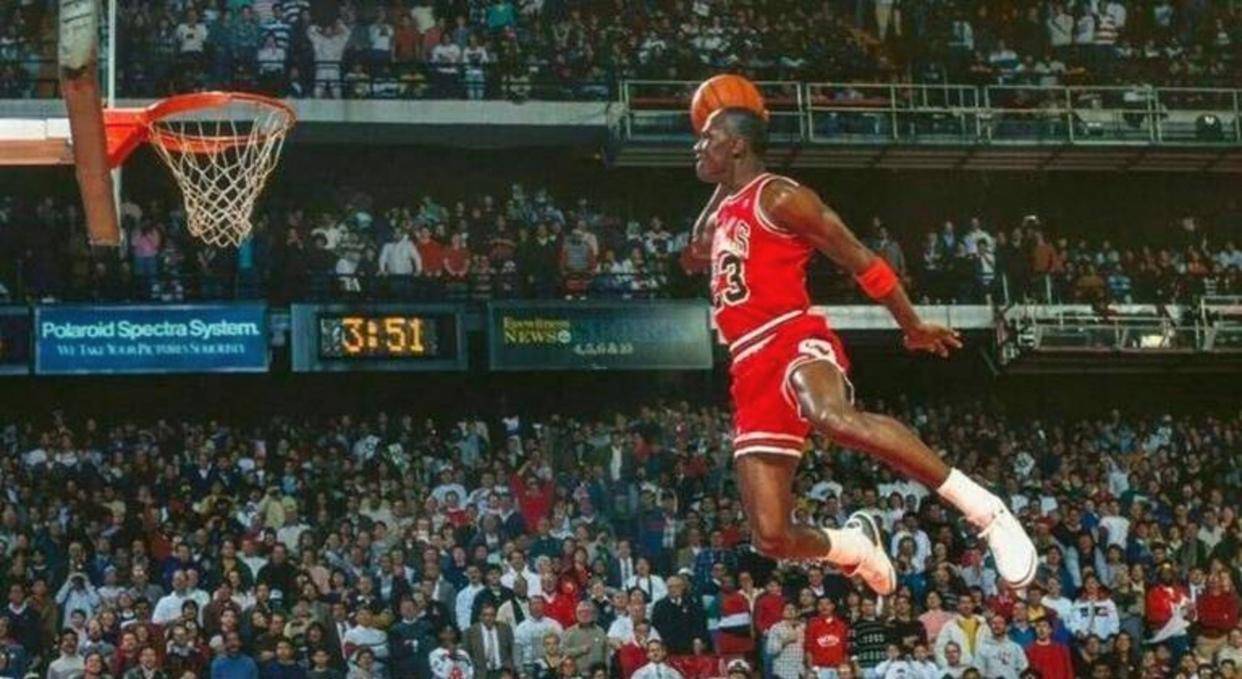 NBA职业联赛中文官网__实时赛程比分+球队资讯如果你只是追星那么你就看NBA如果你想体验纯粹篮球那就看NCAA因为那里没有特权只有团队的力量与球星的4秒时刻