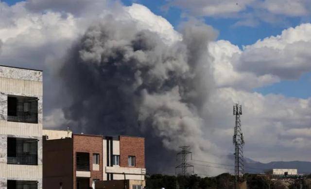 英国宣布参战，中东六国选边站，以军大白天闯首都轰炸，伊朗即将大乱？