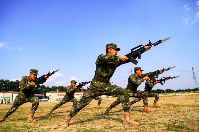 高中当兵和大学当兵,有什么区别?差别很大,不是一星半点