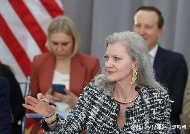 阿巴的烂摊子，中国都没伸手，美国却突然站队，为盟友竖起了大旗