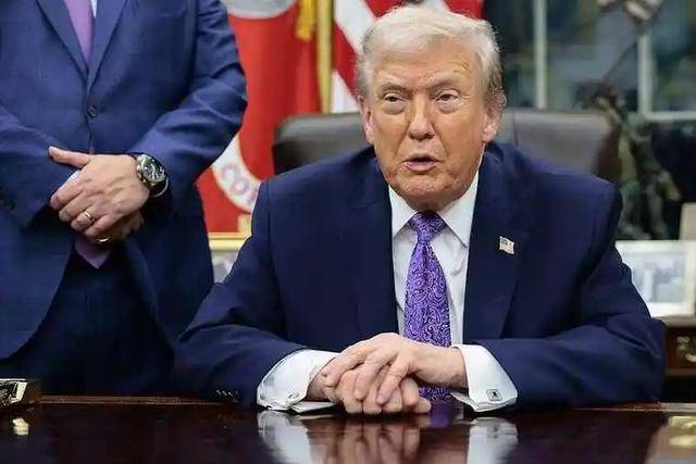 战场或将进一步扩大，特朗普一次性向14国发撤离令，美国最怕的持久战已出现？