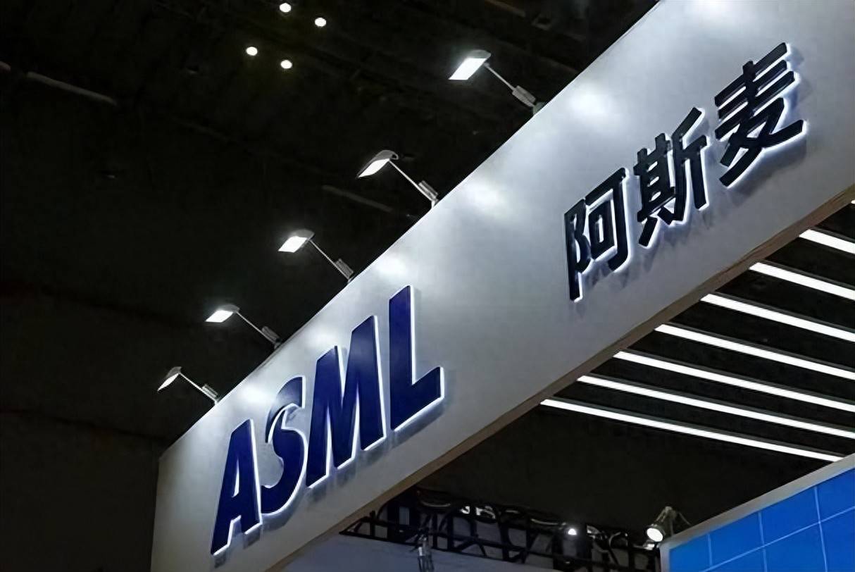 原创 现世报!ASML裁员1700人,450亿芯片烂仓库,荷兰:断供是步臭棋