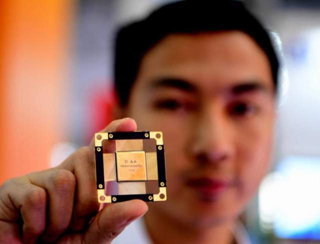 原创             2025中国狂买732亿光刻机，ASML占比90%，日本占10%