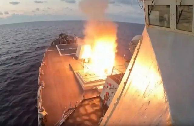 伊朗第46轮反击!美军轰炸哈尔克岛,特朗普此举将引爆中东浩劫?