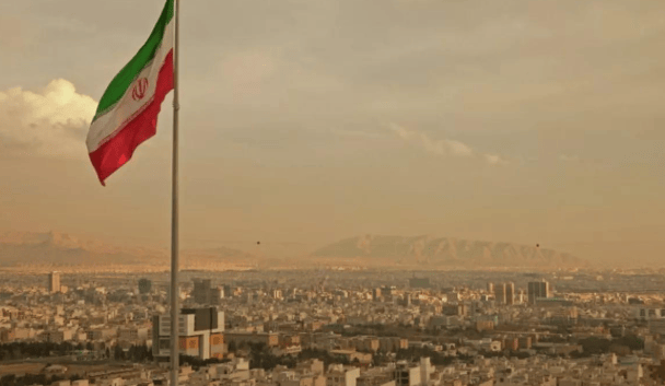 2500名美军杀进霍尔木兹海峡，却连油轮都不敢护送！伊朗这招太狠了