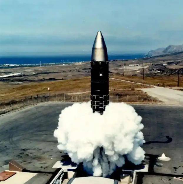 洲际导弹最大速度对比：俄27马赫，美26马赫，东风41速度有多快？