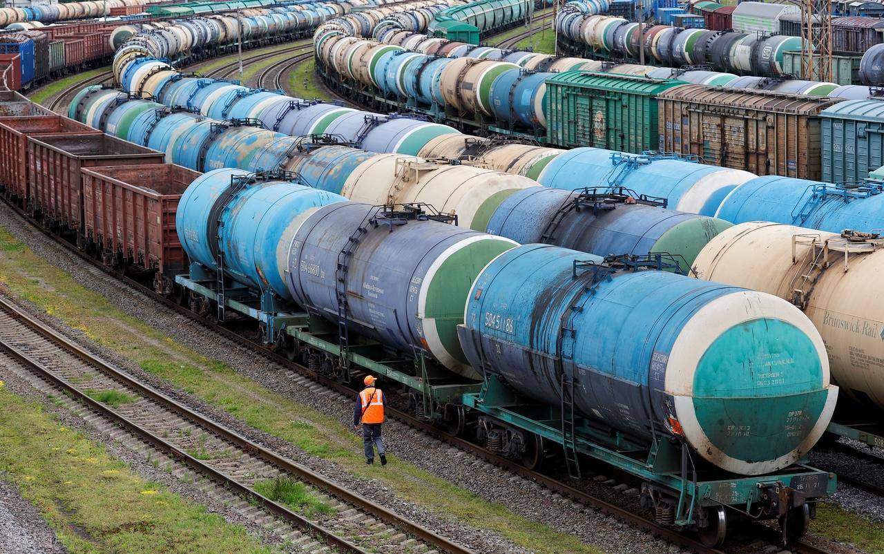 借用俄罗斯飞地，大肆抢购廉价石油，欧盟指望俄罗斯拯救自己？