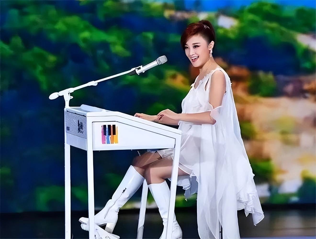 玖月奇迹离婚7年，王小玮近况曝光，43岁无婚无育，发福显老