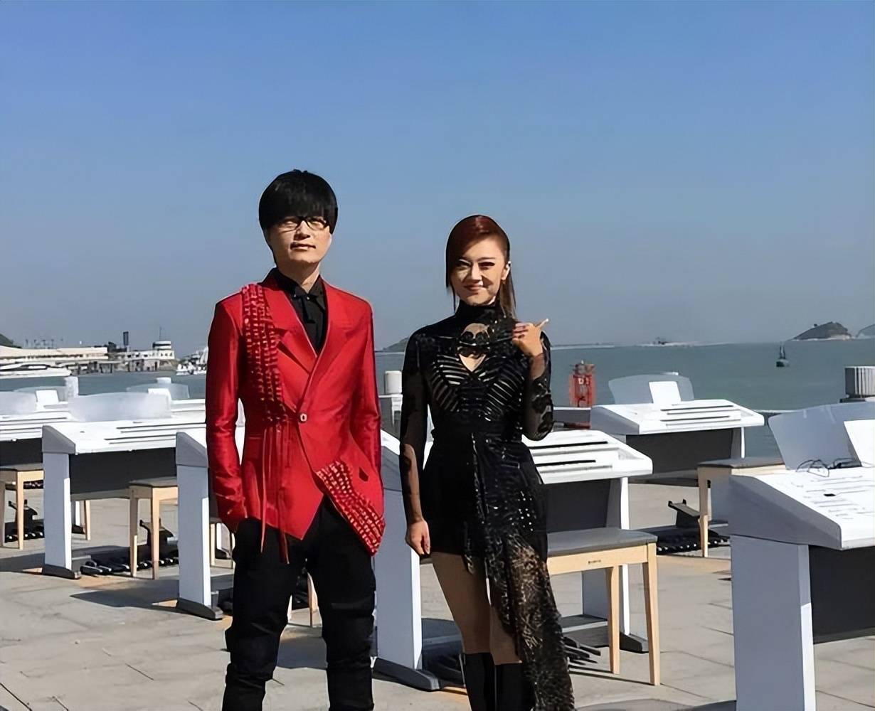 玖月奇迹离婚7年，王小玮近况曝光，43岁无婚无育，发福显老