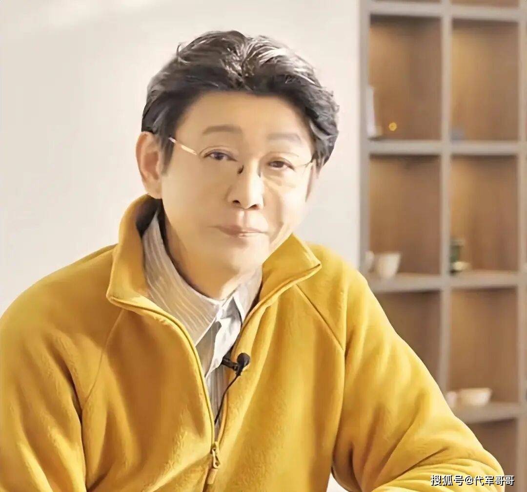 62岁程前近况曝光!与董卿分手后娶小20岁朱瑞,如今婚姻幸福成人生赢家