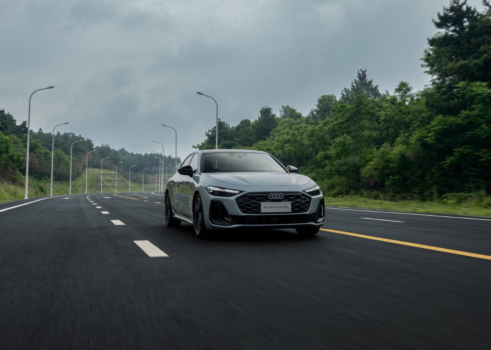 一汽奥迪A5L后备箱灵活多变轻松容纳各类旅行装备(图1)