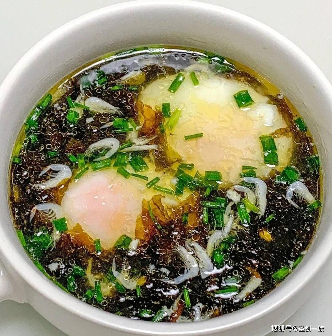 中老年要“养骨”，常吃这8样高钙家常菜，腿脚有劲精神足！