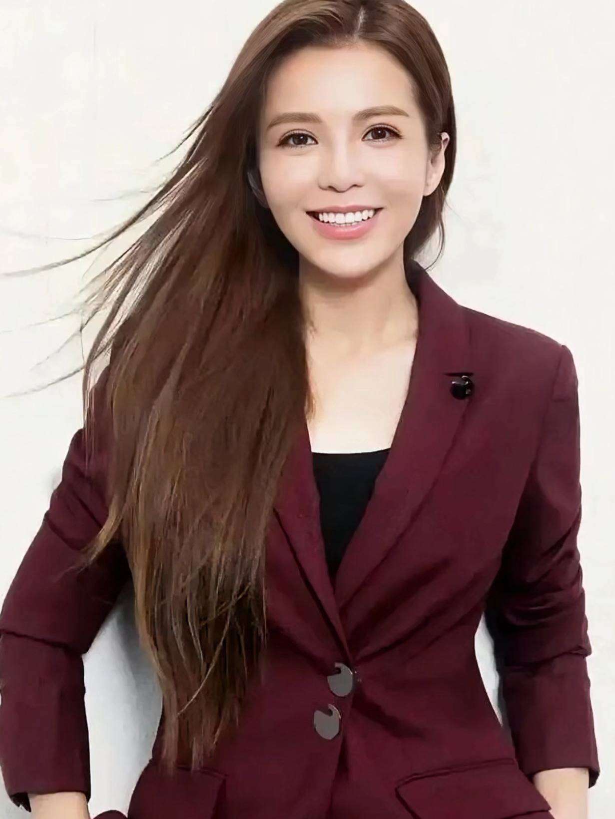 央视主持朱迅20年抗癌全记录：从生死边缘到半马女王，她的坚韧让人泪目