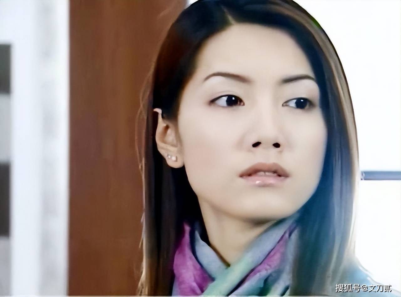 玩过14位男星！人前玉女人后“”47岁还是未婚无人敢娶-第4张图片-
