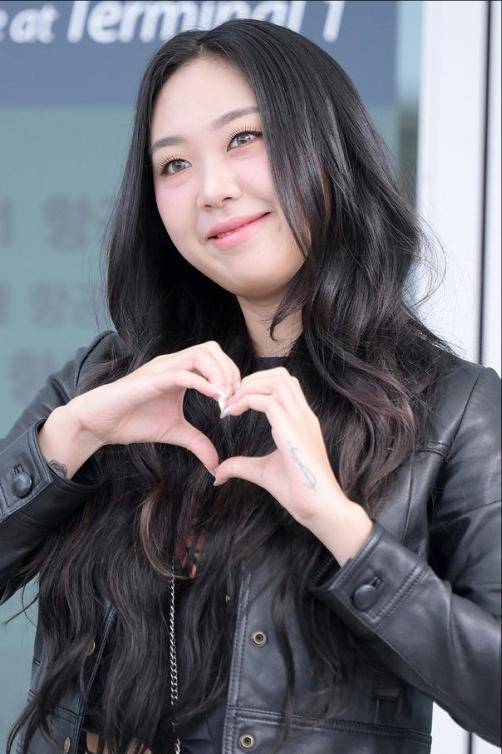 韩国女星首度承认整容！纠结四年终于动刀网友直呼差点认不出来