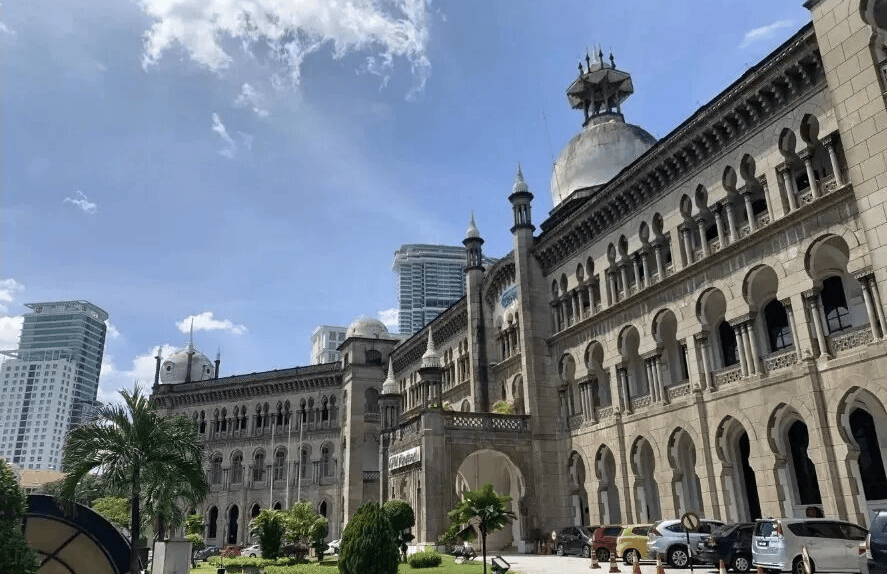 马来西亚乐鱼体育- 乐鱼体育官网- APP世界杯指定平台华人32%安全吗：重庆大学留学项目家长最关心的8个问题-马来西亚留学一年多少钱