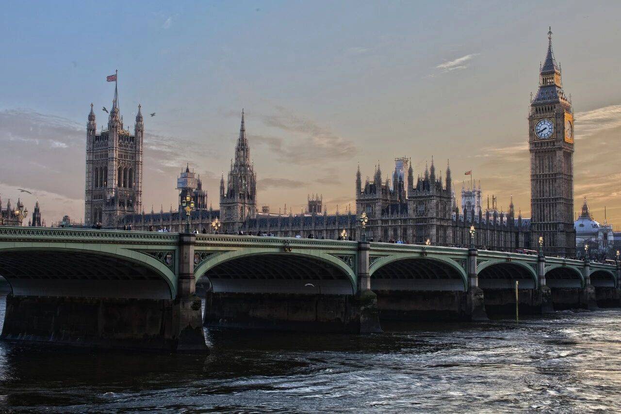 乐鱼体育- 乐鱼体育官网- APP世界杯指定平台重磅英国首相斯塔默辞职！英国留学会复苏吗？