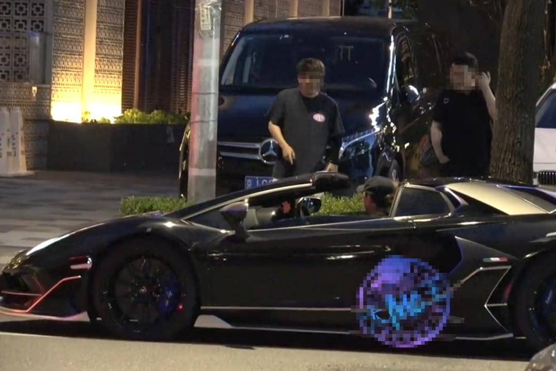 黄子韬被罚不到24小时 徐艺洋被曝在美国秘密生子 难堪的一幕出现-第5张图片-