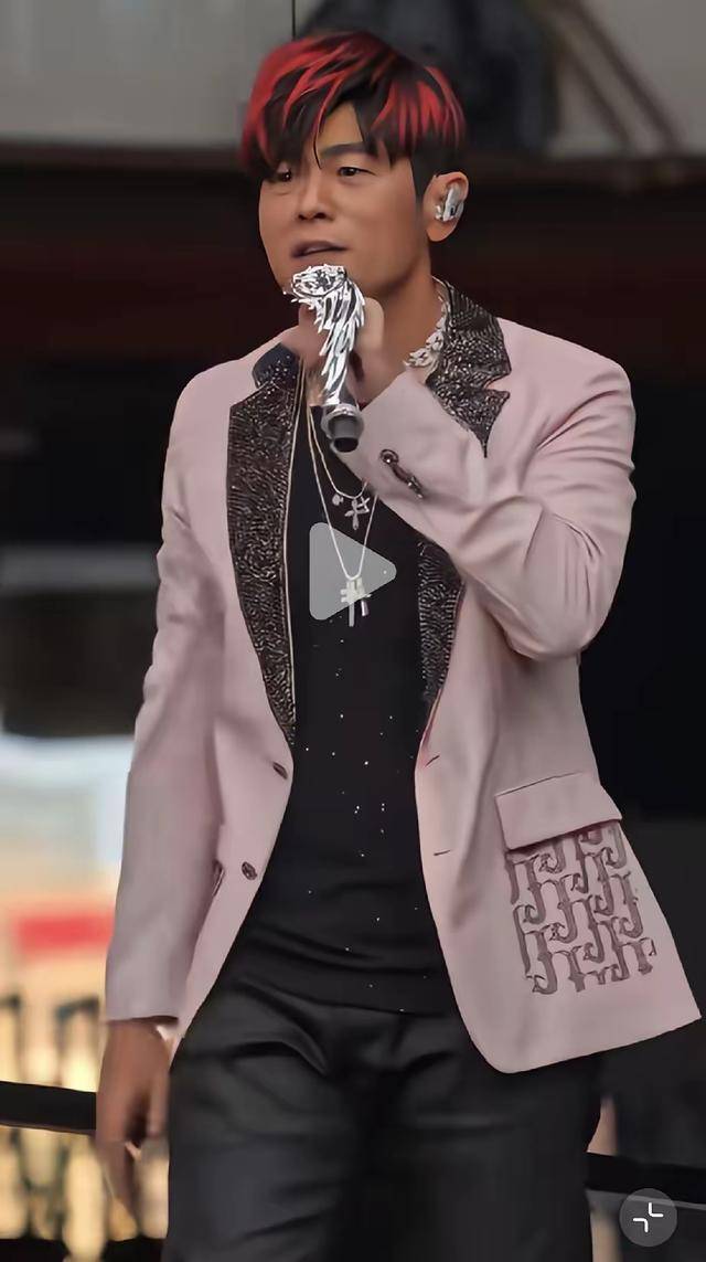 周杰伦可能要塌房了！这次演唱会带来了很多危机！