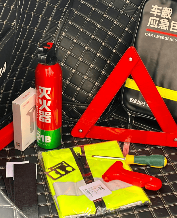 车载应急配件行业普及完善私家车出行安全储备(图1)