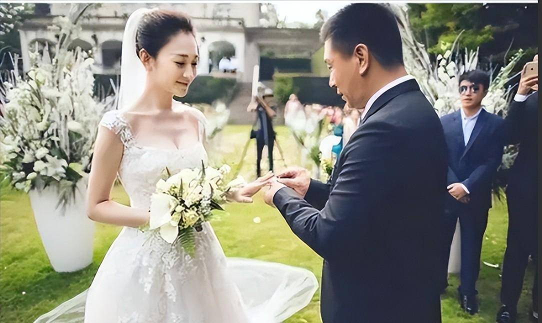 演都不演！李小冉被曝离婚不到48小时恶心的一幕出现了
