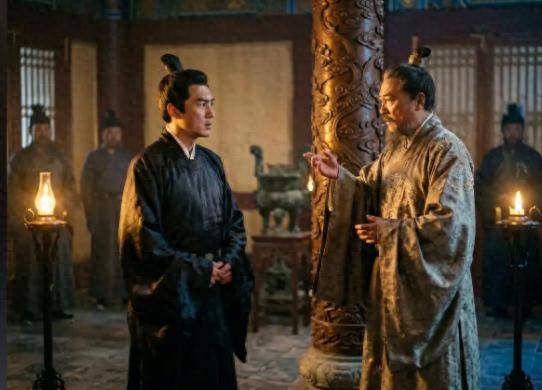 
        汉朝这场顶级“作死”表演，藏了老板翻脸时，你活命的唯一底牌