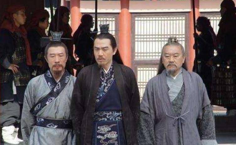 
        明朝大旱，朱元璋问刘伯温该怎么办，刘伯温：杀掉此人，就会下雨