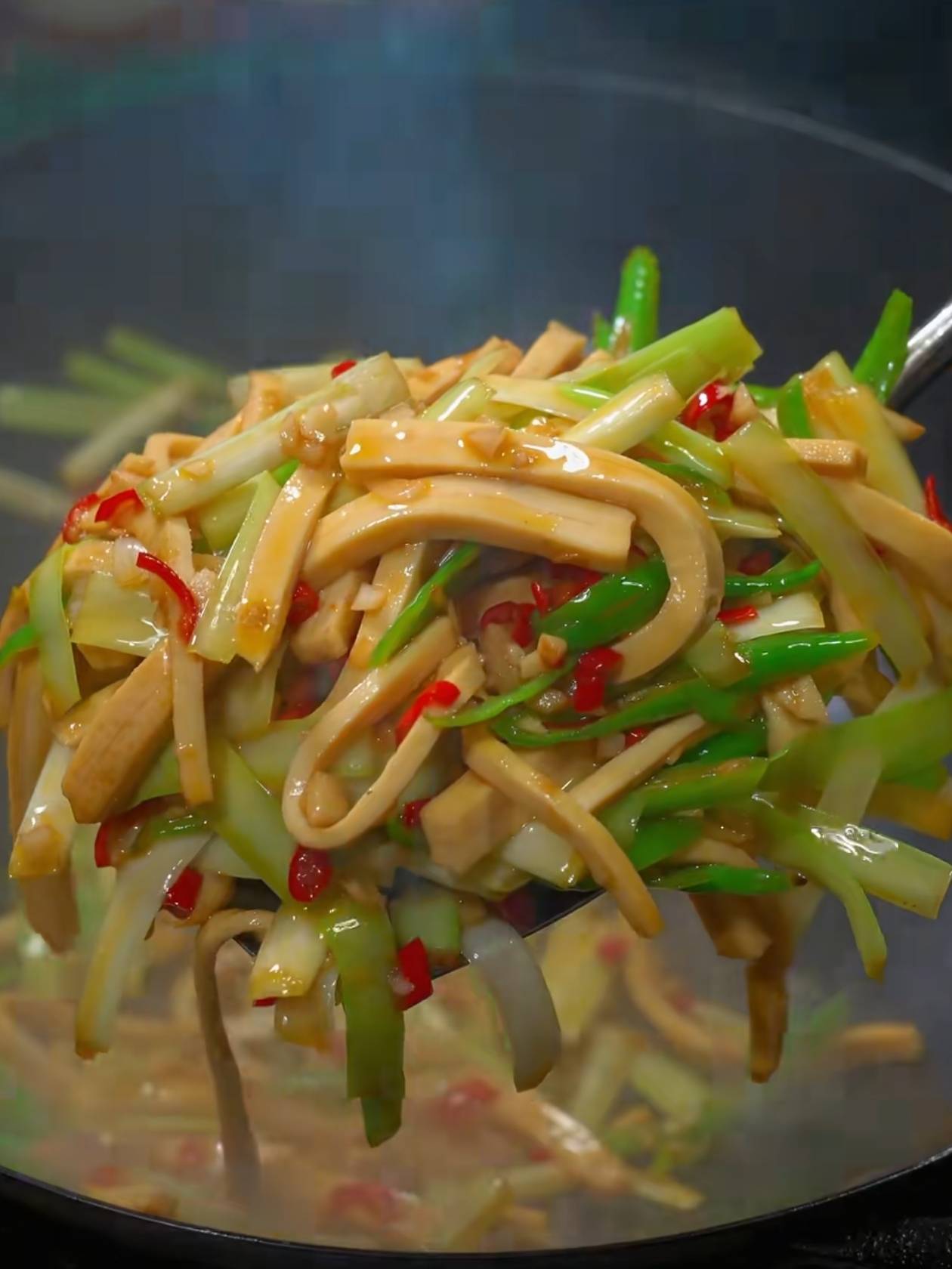 芹菜炒千张：鲜香入味两家常炒菜