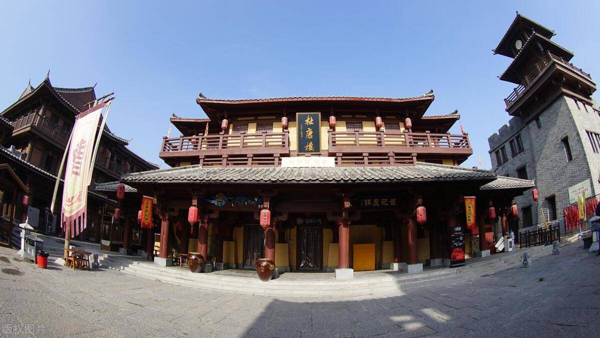 
        诸葛亮的堂弟诸葛诞备受魏国器重，为何要反叛