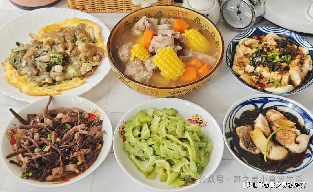 
        朋友聚会，几道家常菜就很受欢迎，大家吃得开心啊