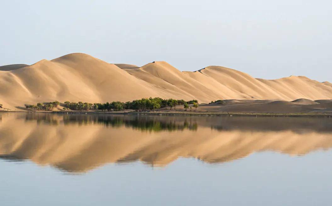 
        塔克拉玛干沙漠旁现“海景湖泊”，为何？西北变暖，变湿很强吗？
