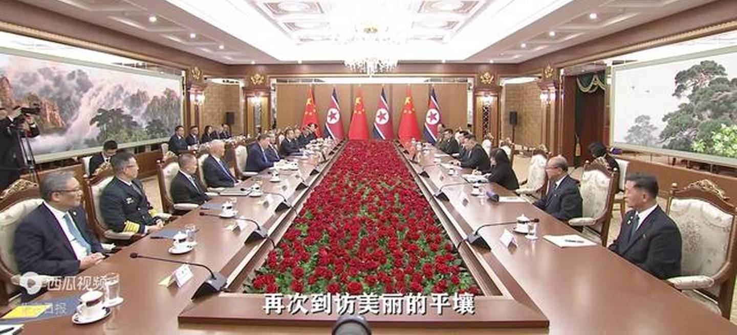 习近平：时隔七年再次到访美丽的平壤，我感到十分高兴，也格外亲切