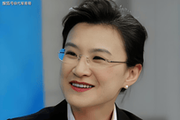 55岁央视主持人董倩近况曝光！嫁给王世林生下一子，如今婚姻很幸福