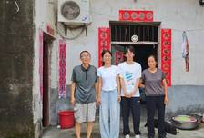 父亲胃癌瘦到88斤，母亲带病打工：女儿593分考上大学