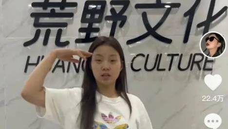 网红王妈：2年做到4000万粉丝，23岁全款买保时捷卡宴！
