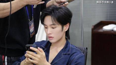 已知有三，均被李汶翰否认，如今“第四任”又曝其玩暧昧，劈腿
