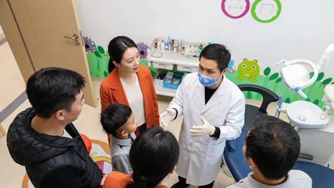 孩子一看牙就哭闹崩溃？全麻舒适化治疗告别看牙恐惧