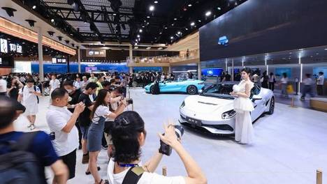 千万级性能、百万级定价！腾势Z亮相成都车展，解锁千匹代步新范式