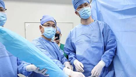 宁波女老师每天伏案超5小时，痛到抬不起手！一查惊了：万万没想到肩膀也会长结石！教师文员是高发群体，女性比男性更易患病