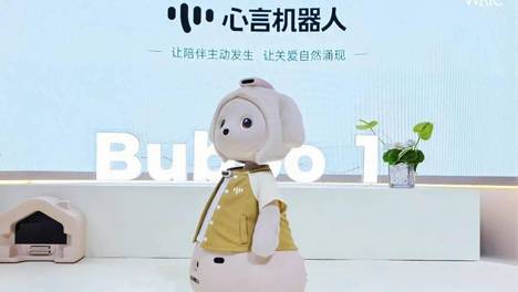 6000万用户的情感陪伴APP，营收数亿后做了款家庭机器人｜产品观察