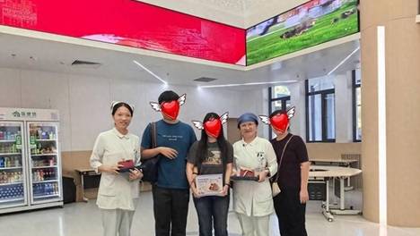 二十二载温情回响，昔日患儿携喜糖重回儿科“家”