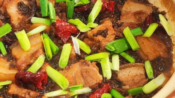 以色列孩子被导弹吓到哭着喊妈妈